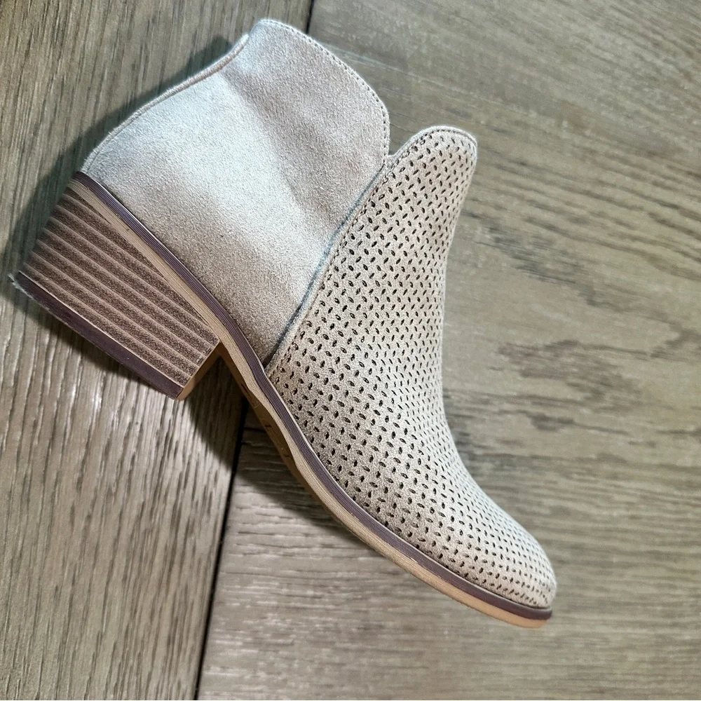 mia suede